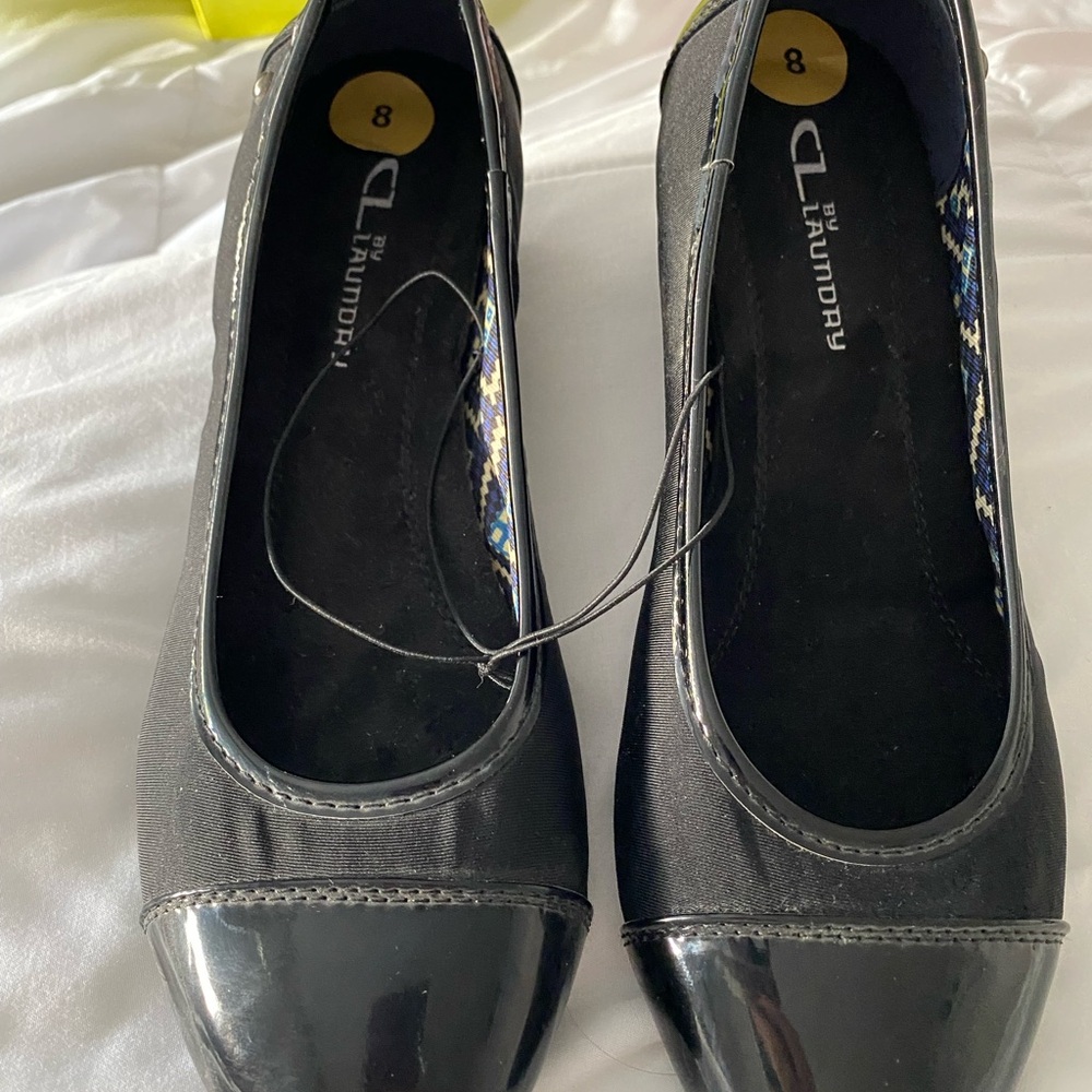 CL by Laundry Women's Black Patent Toe Flats